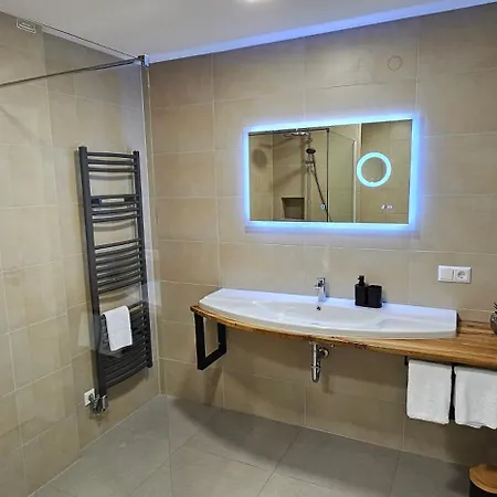 Apartamento Elodia Luxus - Wlan, Magenta Tv, Terrasse, Küche, Babybett Heidenheim an der Brenz