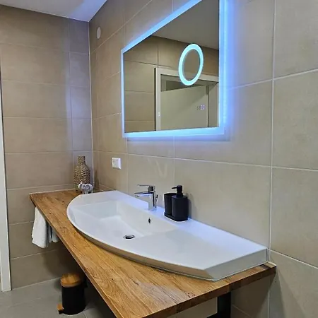Elodia Luxus - Wlan, Magenta Tv, Terrasse, Küche, Babybett Apartamento *
