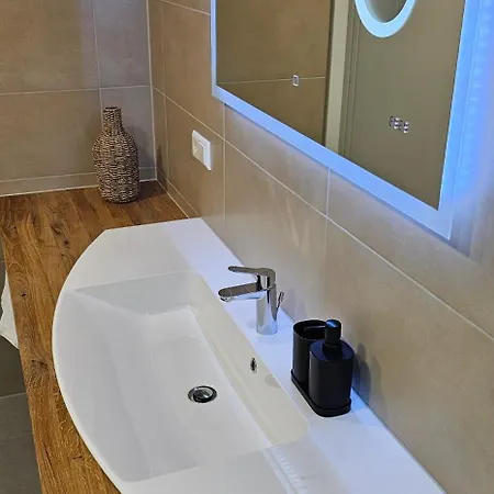 Elodia Luxus - Wlan, Magenta Tv, Terrasse, Küche, Babybett * Heidenheim an der Brenz