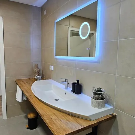 Apartamento Elodia Luxus - Wlan, Magenta Tv, Terrasse, Küche, Babybett *